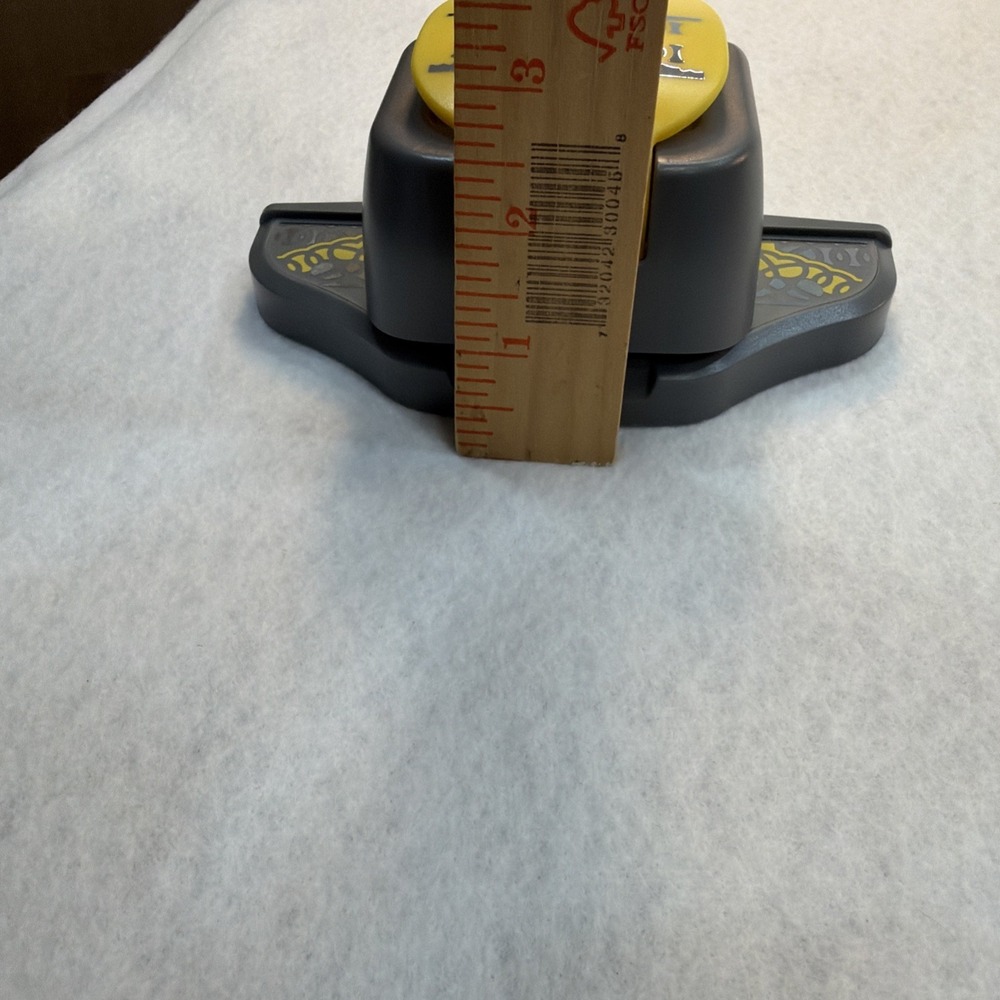 We R Memory Keepers Edge Border Paper Punch LOOP NEW - Picture 15 of 16